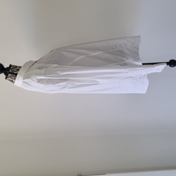 Mens white button-up long sleeve, collar, small amount of stretch, size XL - Picture 3 of 6